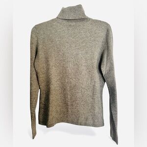 Neiman Marcus Gray Turtleneck Sweater